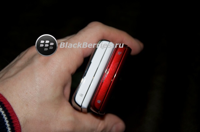 BLACKBERRY-9800-red-white-26