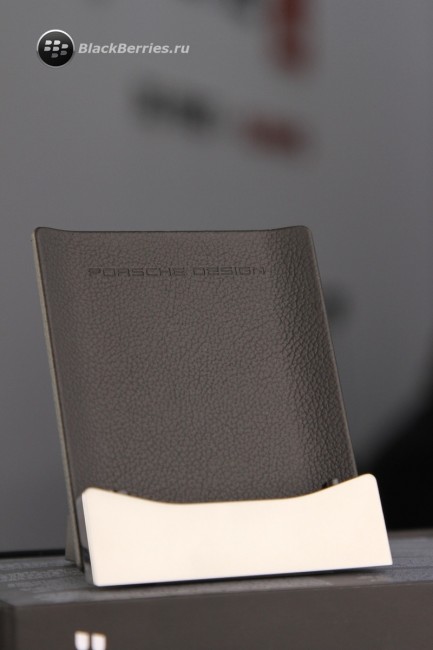Распаковываем Porsche Design BlackBerry P’9981