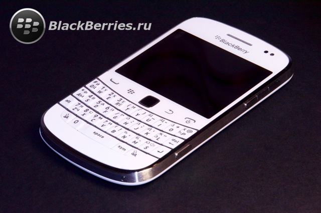 https://blackberries.ru/wp-content/uploads/2012/02/BlackBerry-9900-bold-white-1.jpg