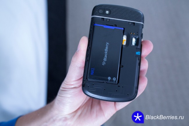 blackberry-q10-battery-back