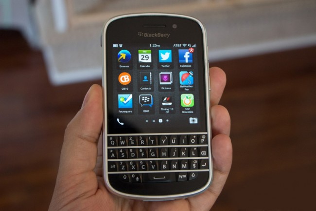 blackberry-q10-in-hand-case