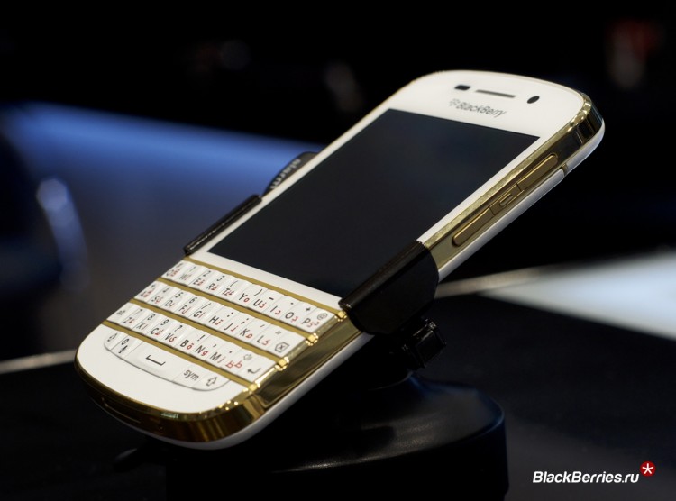 BlackBerry-Q10-Gold-Limited-5