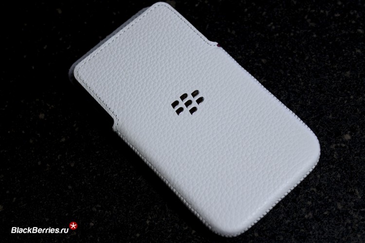 BlackBerry-Z30-Leather-Pocket-white-1