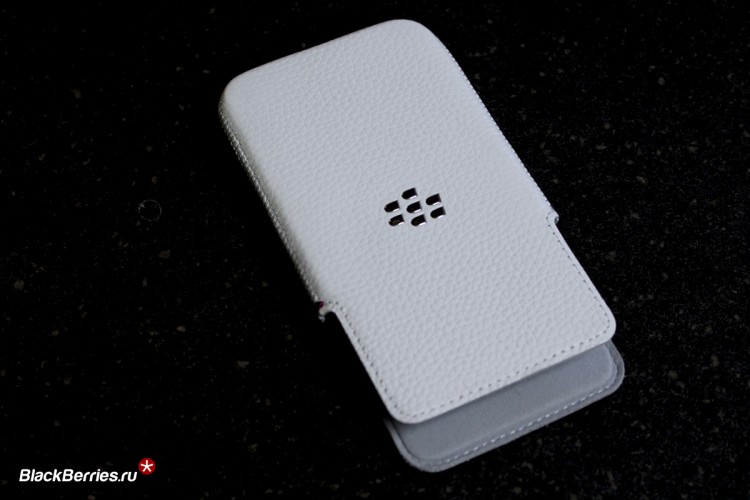 BlackBerry-Z30-Leather-Pocket-white-2