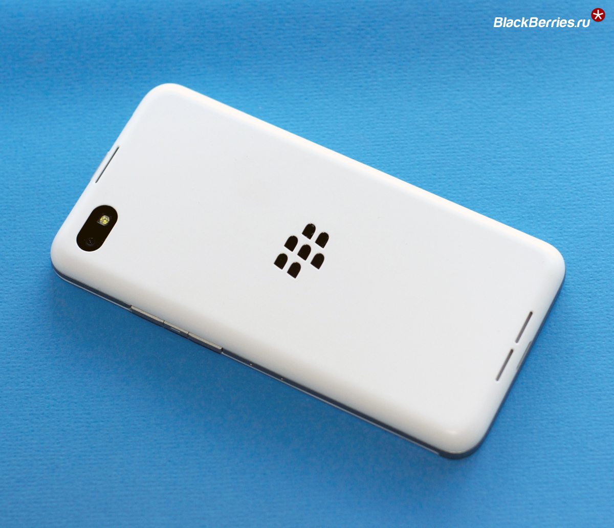 BlackBerry-Z30-White-1