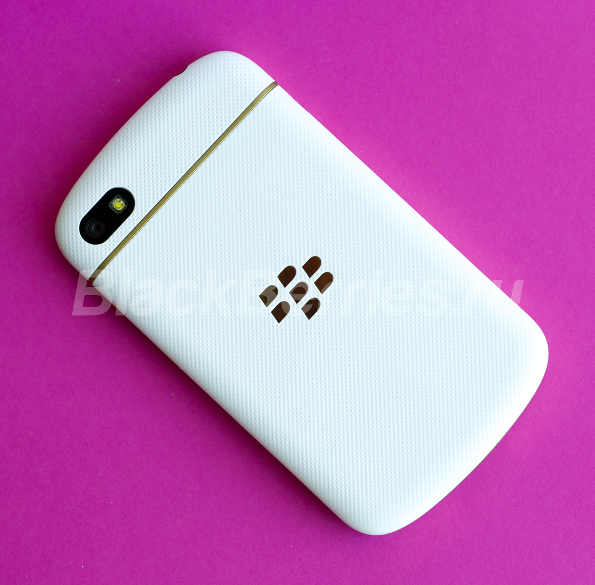 BlackBerry-Q10-Special-Edition-40