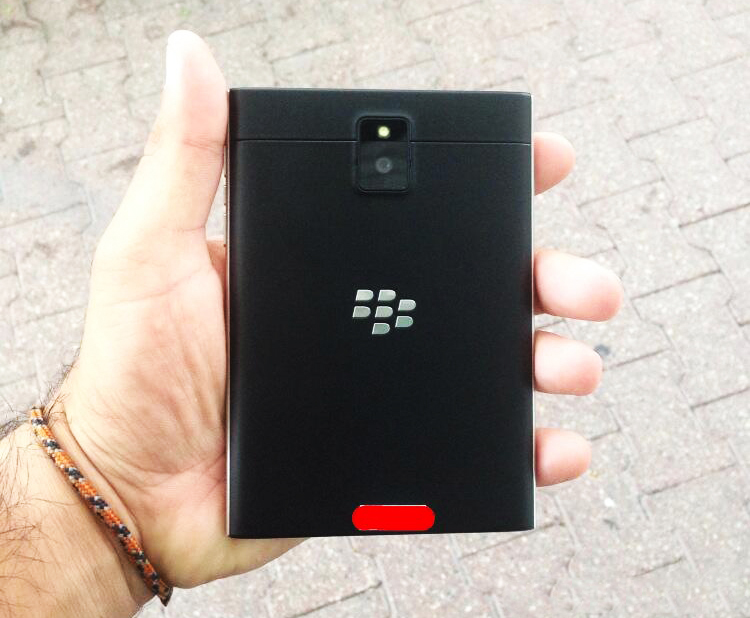 BlackBerry-Passport-Back-nologo