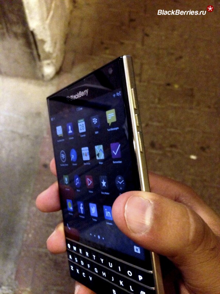 BlackBerry-Passport-side