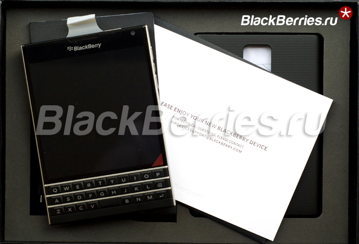 BlackBerry-Passport-Unpack-01
