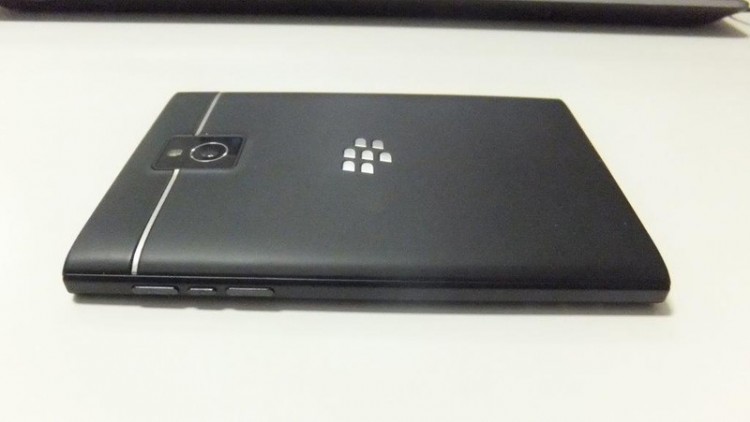 BlackBerry-Passport-Black-3