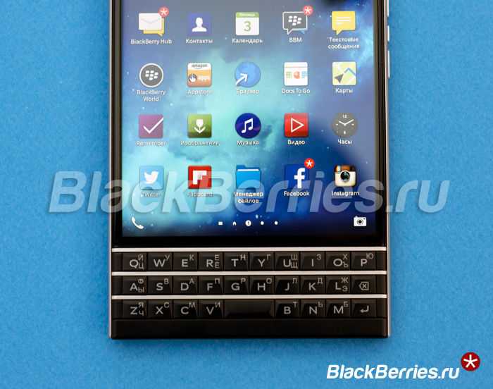BlackBerry-Passport-Rus-1
