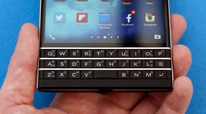 Обзор BlackBerry Passport: Клавиатура на русском