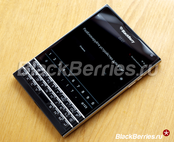 BlackBerry-Passport-03
