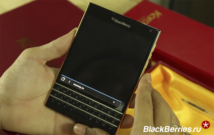 BlackBerry-Passport-Gold