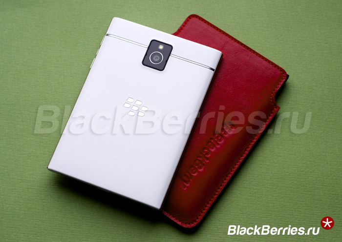 BlackBerry-Passport-White-18