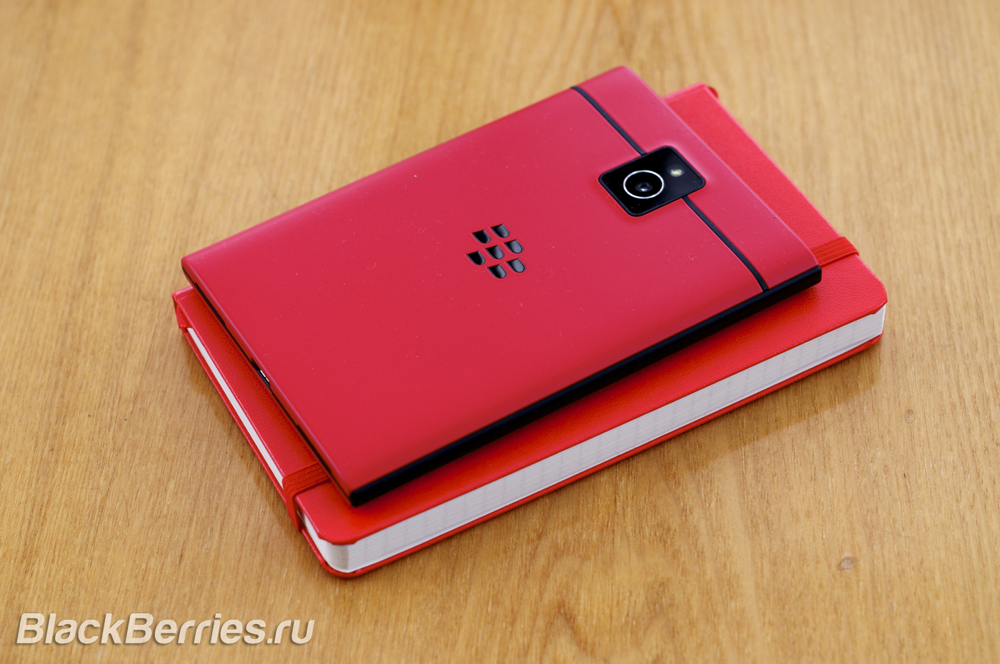 BlackBerry-Passport-Red-19