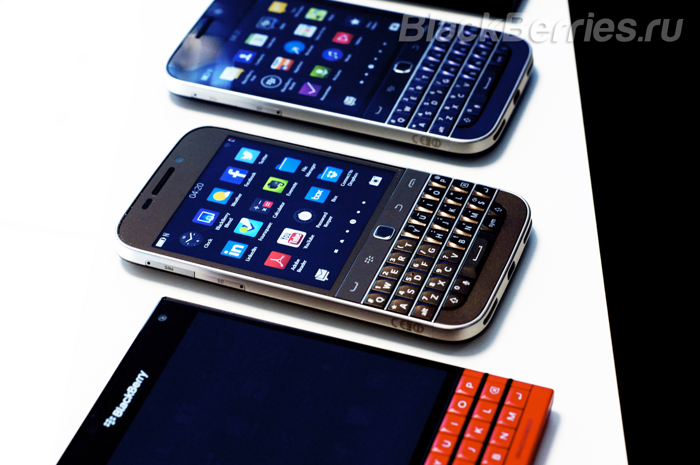 BlackBerry-Classic-Blue-Bronze-3