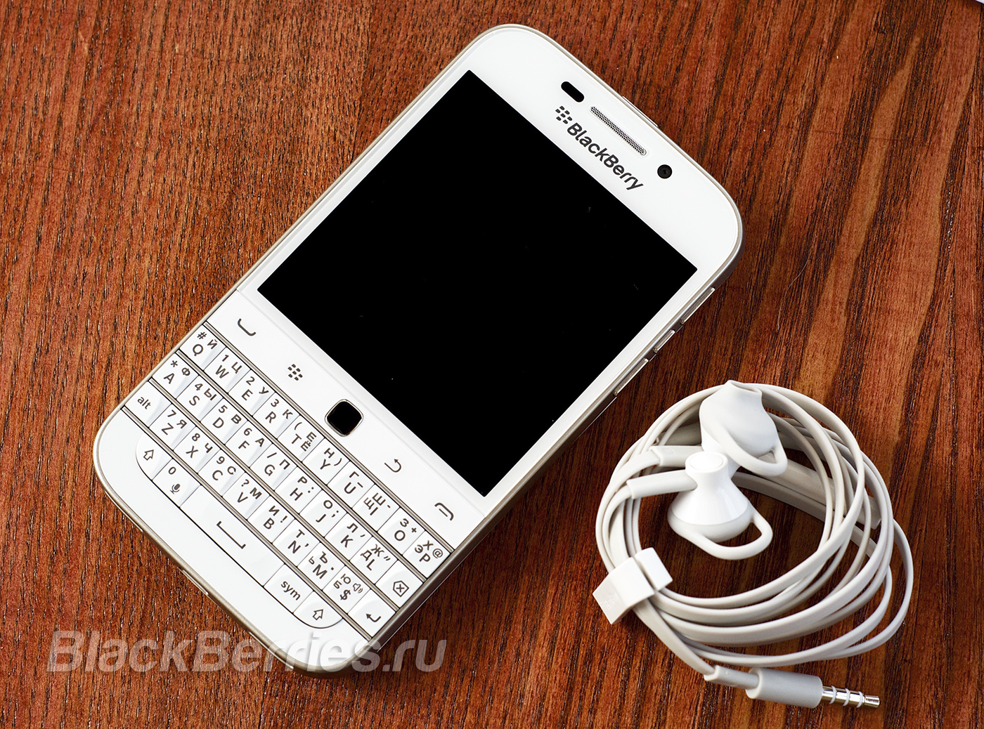 BlackBerry-Classic-White-27