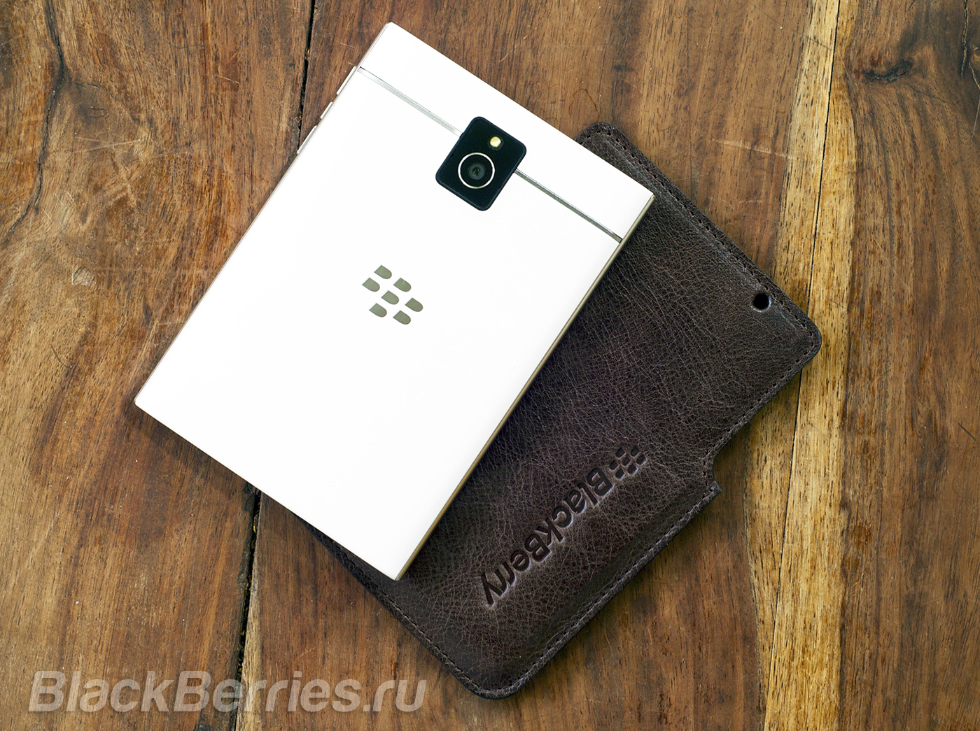 BlackBerry-Passport-Case-02