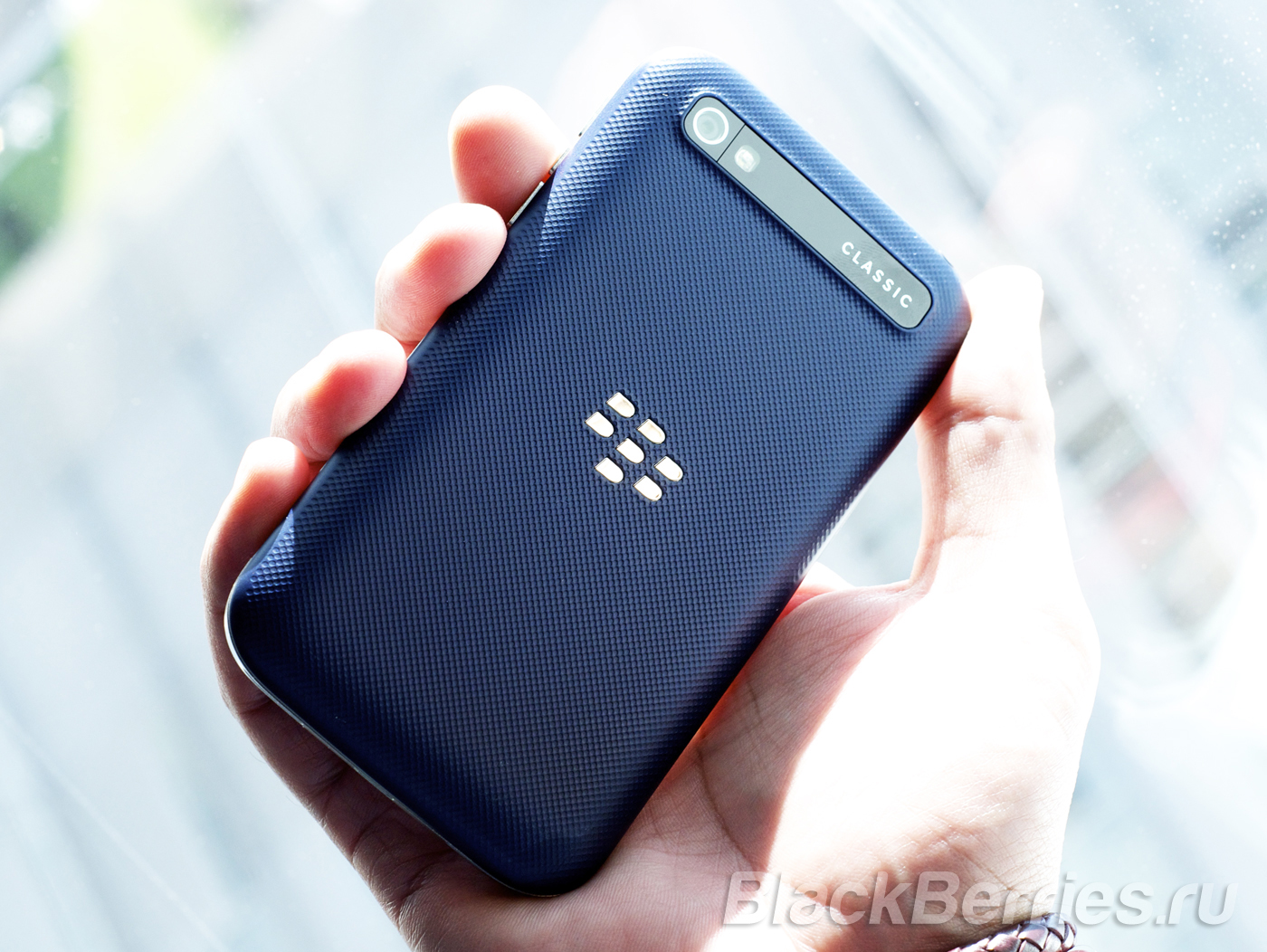 BlackBerry-Classic-Blue-4