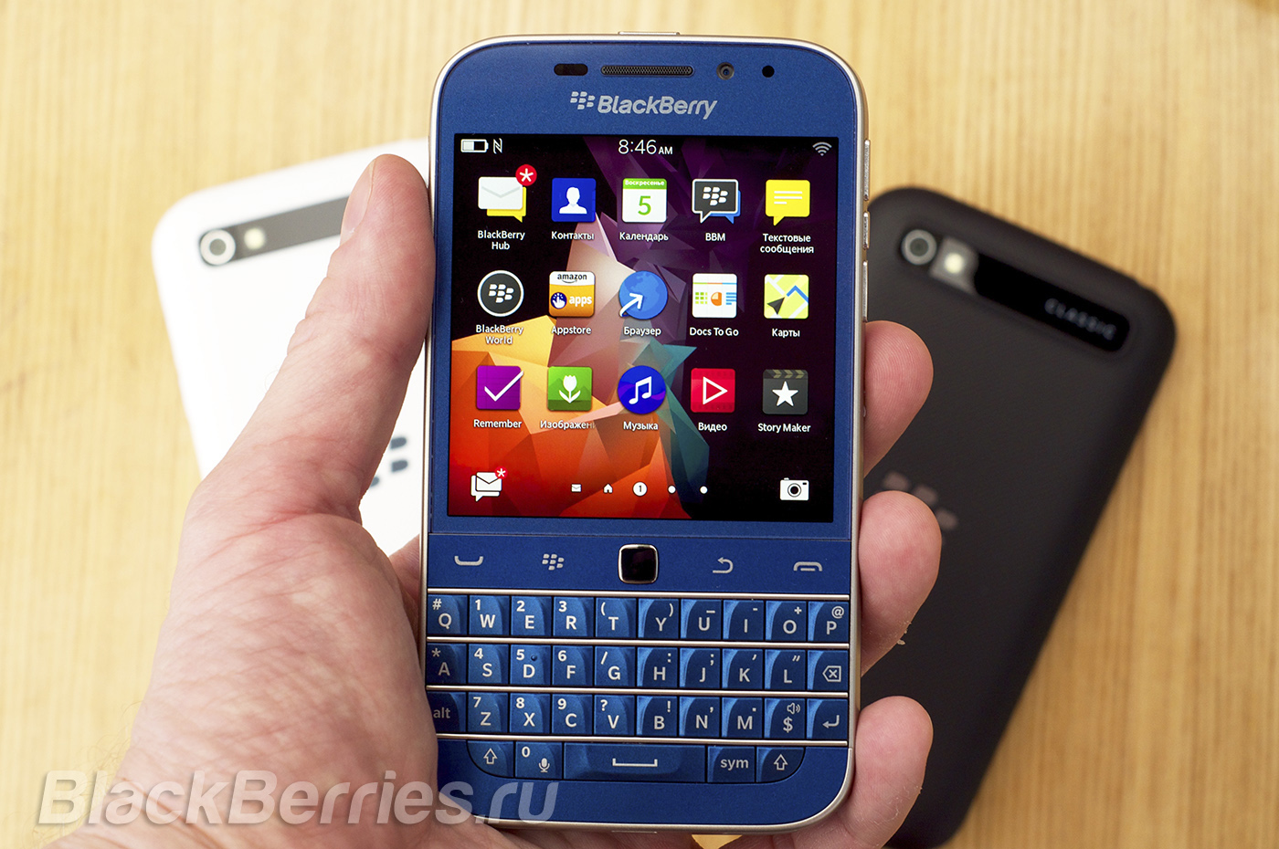 BlackBerry-Classic-Blue-Cobalt-02