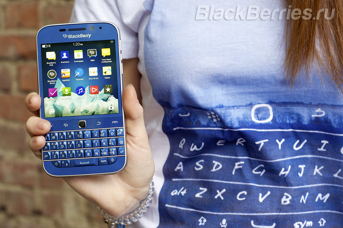 BlackBerry-Classic-Blue-Rus-3