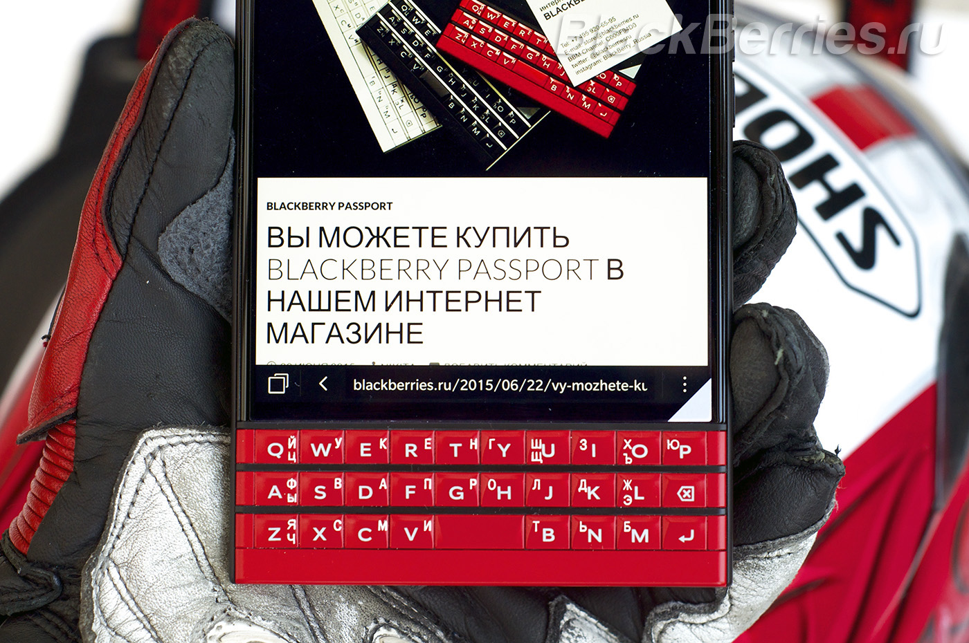 BlackBerry-Passport-Red-13