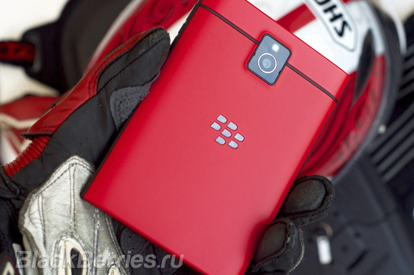 BlackBerry-Passport-Red-15