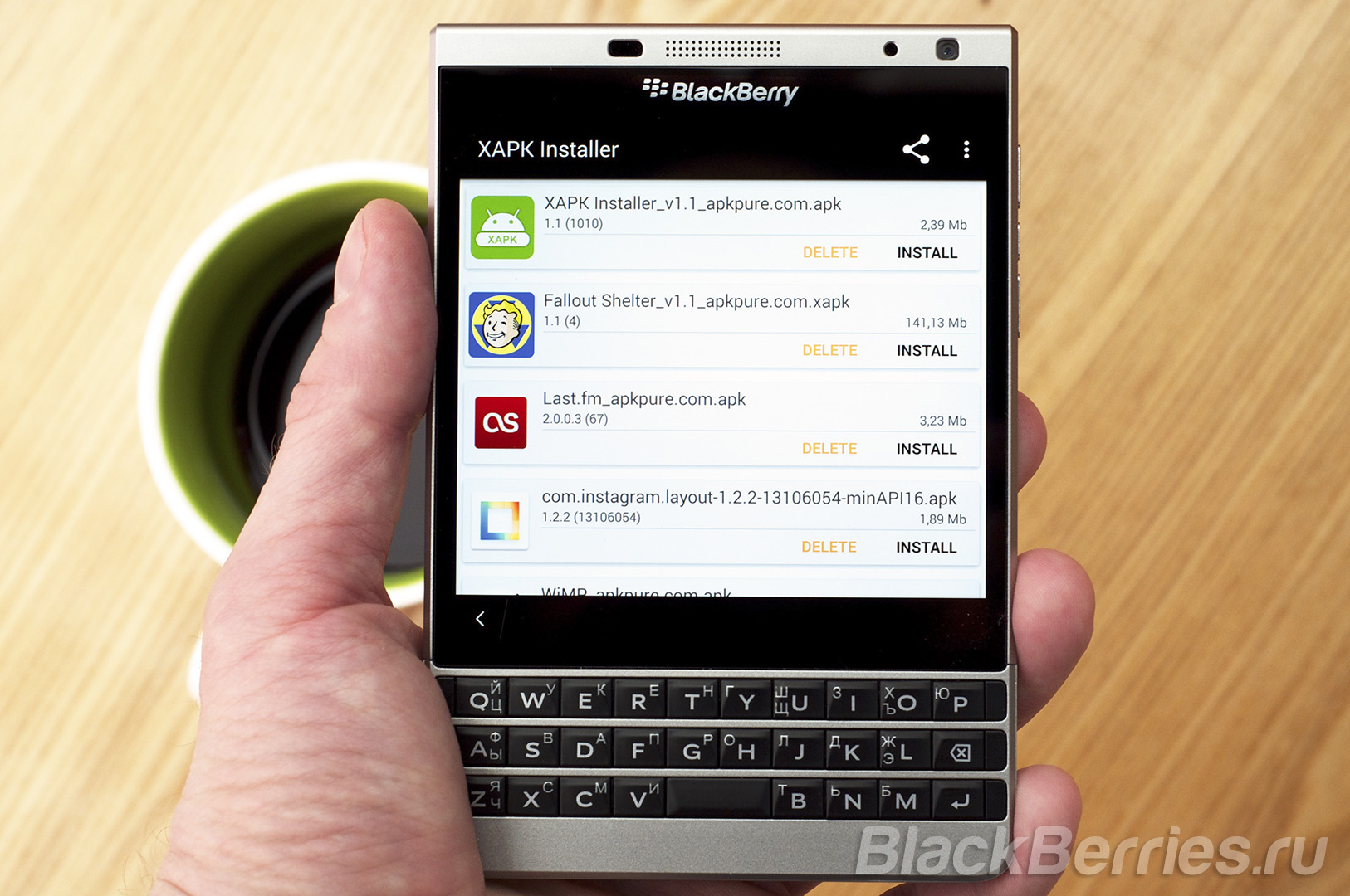 BlackBerry-Passport-Fallout-Shelter-3