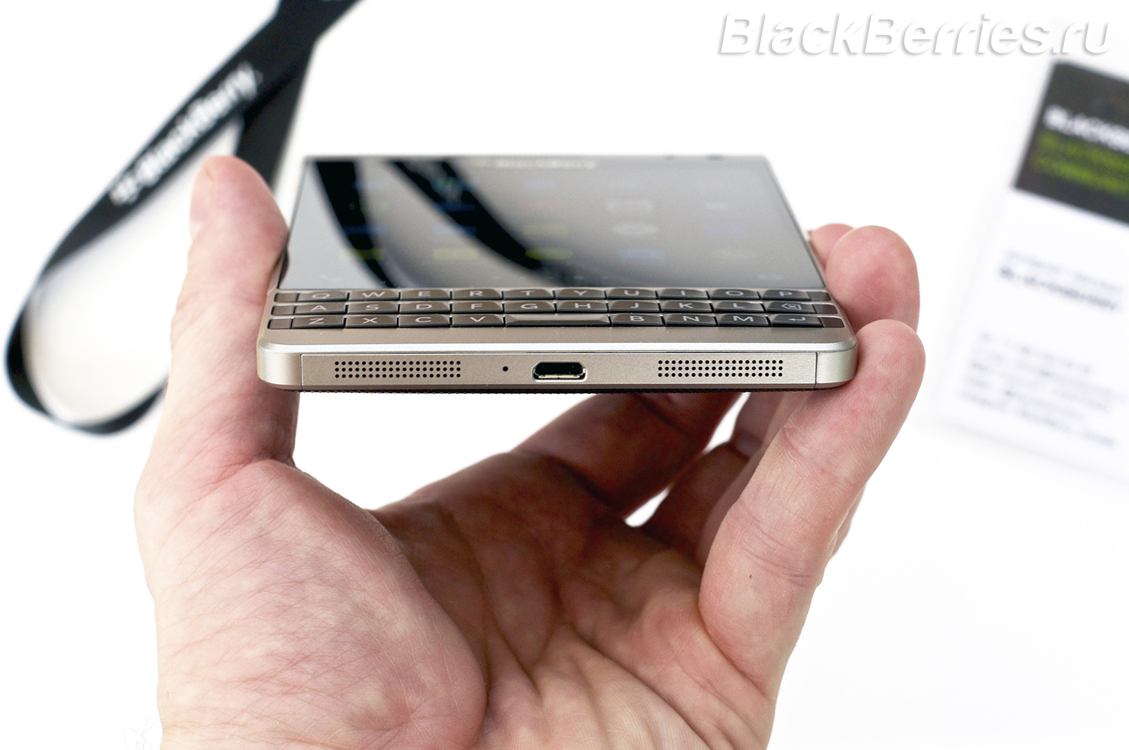 BlackBerry-Passport-Silver-Edition-Review-35