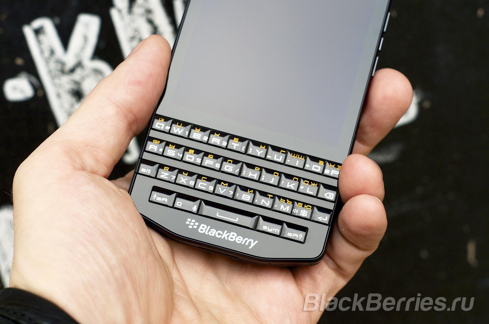 BlackBerry-P9983-Graphite-RUS-5