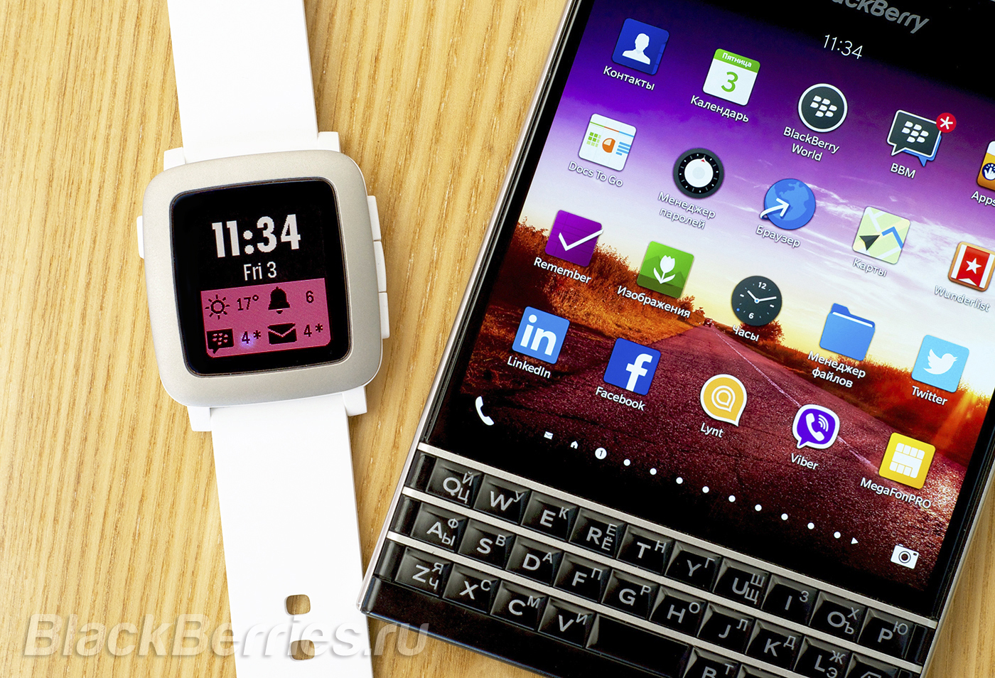 BlackBerry-Passport-Pebble-Time-54