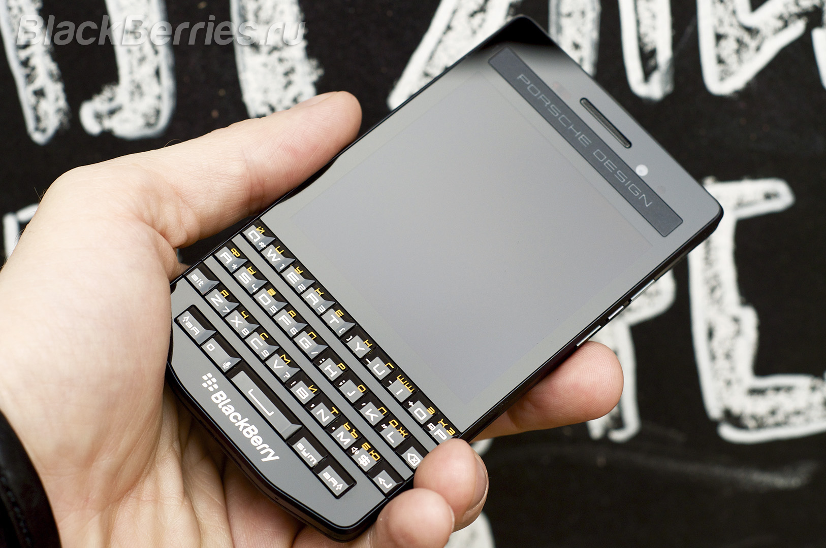BlackBerry-P9983-Graphite-RUS-7