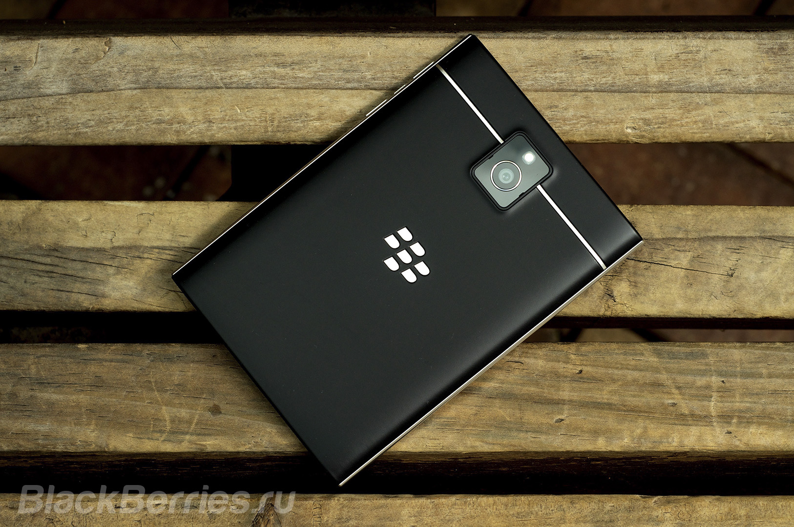 BlackBerry-Passport-Review-2014-30