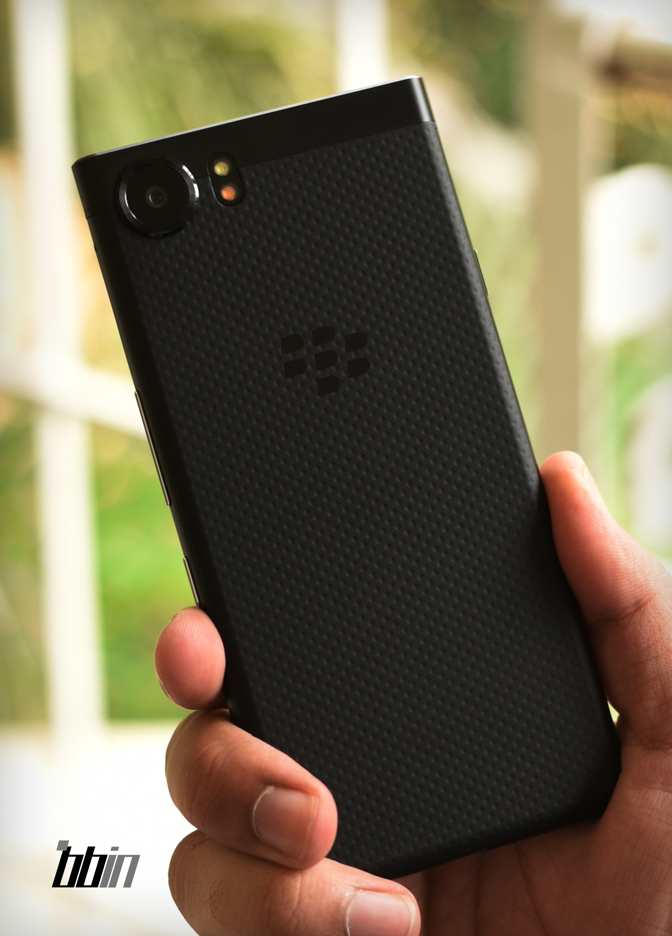 Видео распаковки BlackBerry KEYone Limited Edition Black | BlackBerry в